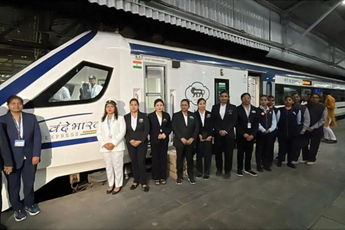 மகளிர் தினம்: பெண்கள் மட்டுமே இயக்கிய வந்தே பாரத் ரயில்
