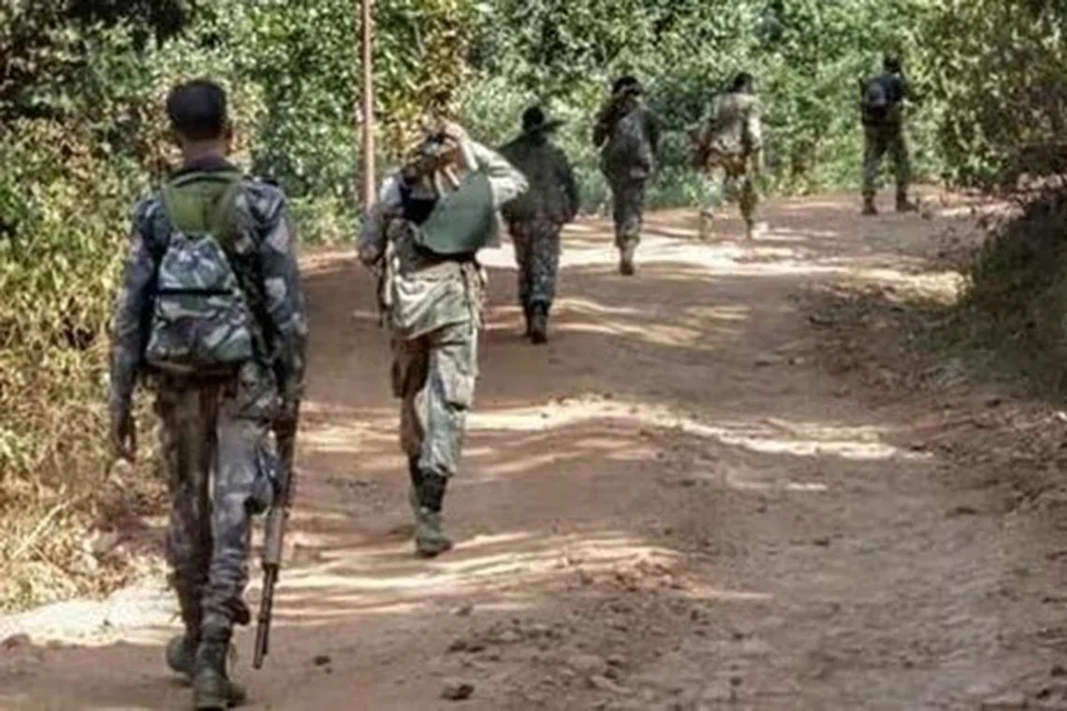 ஜார்க்கண்ட் மாநிலத்தில் மாவோயிஸ்ட் தளபதி ஒருவர் உட்பட நால்வர் கொல்லப்பட்டனர்.