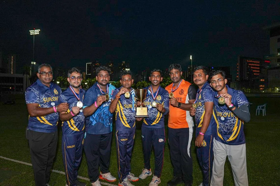 கிரிக்கெட் போட்டியில் முதலிடத்தைத் தட்டிச் சென்ற ‘சன்லவ்’ அணி.
