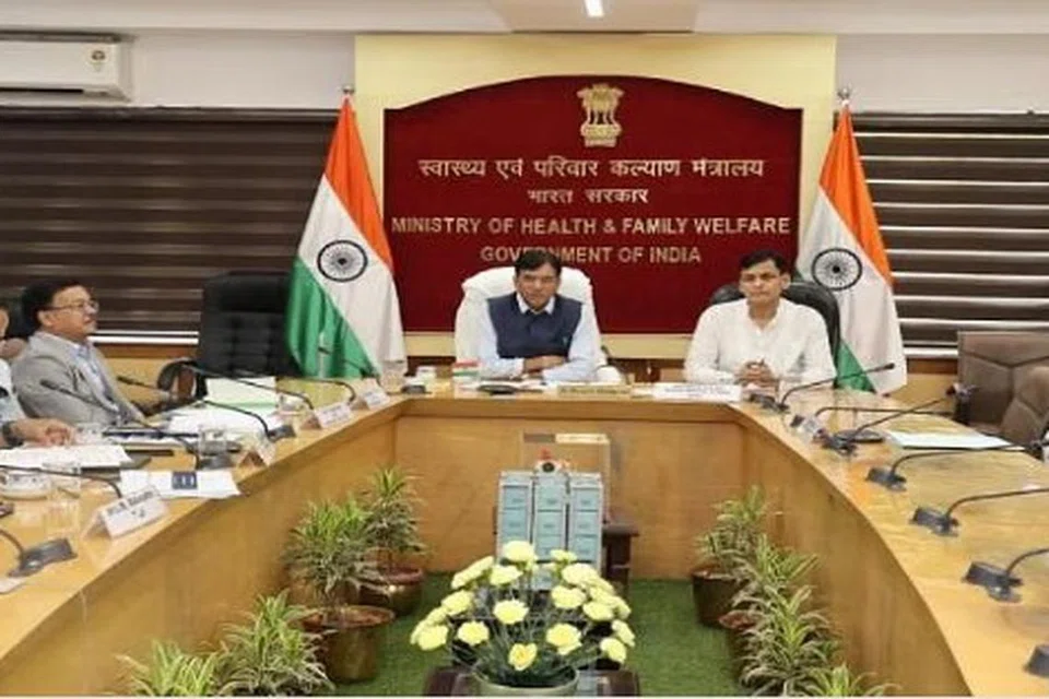 இந்திய சுகாதாரத்துறை அமைச்சர் மன்சுக் மாண்டவியா மாநிலங்களின் பிரதிநிதிகளுடன் உயர்மட்ட மெய்நிகர் ஆலோசனை கூட்டத்தை புதன்கிழமை நடத்தினார்.