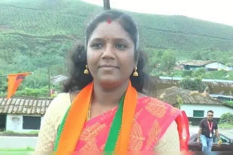 கேரள உள்ளாட்சித் தேர்தலில் பாஜக சார்பில் களமிறங்கியிருக்கும் சோனியா காந்தி.