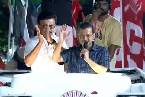 ஸ்டாலினுடன் கெஜ்ரிவால்.