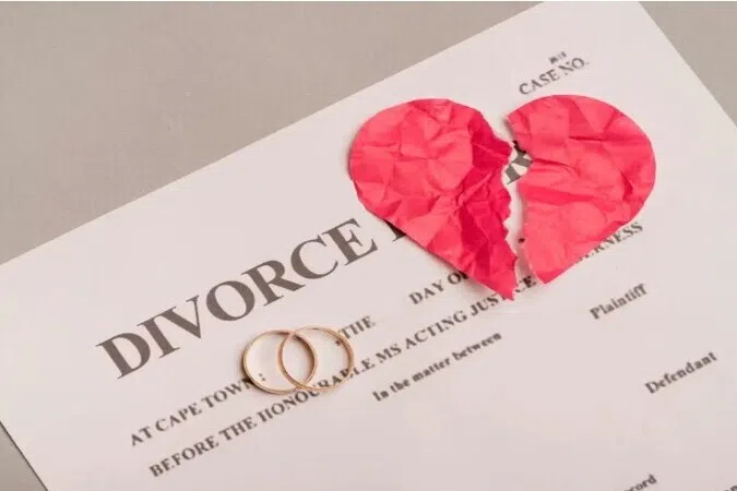 காதலர்களாக மலர்ந்த உறவு கணவன், மனைவியான ஒரே நாளில் முறிந்தது