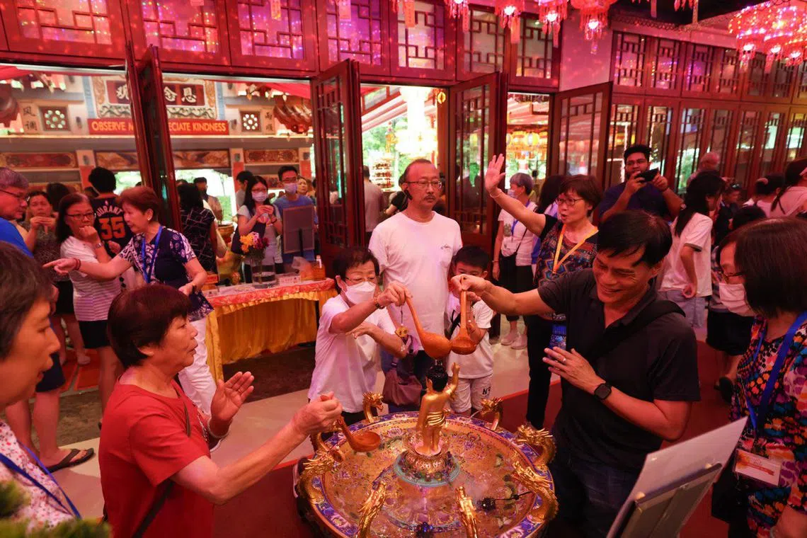 குடியிருப்பு வட்டாரத்தில் மிளிர்ந்த புத்தரின் அருளொளி 