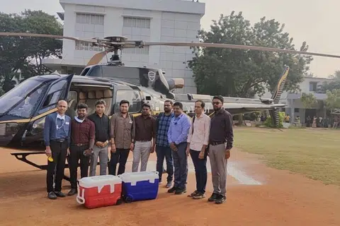 உறுப்பு மாற்று சிகிச்சைக்காக சென்னையின் மையப் பகுதிக்குள் ஹெலிகாப்டா் தரையிறக்கப்படுவது இதுவே முதல்முறை எனத் தெரிவிக்கப்பட்டுள்ளது.