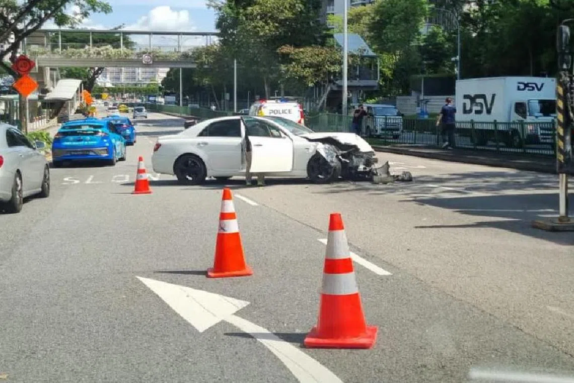 சாலை விபத்து: வாகனத்தை நிறுத்தாமல் சென்றவரைத் தேடும் காவல்துறை