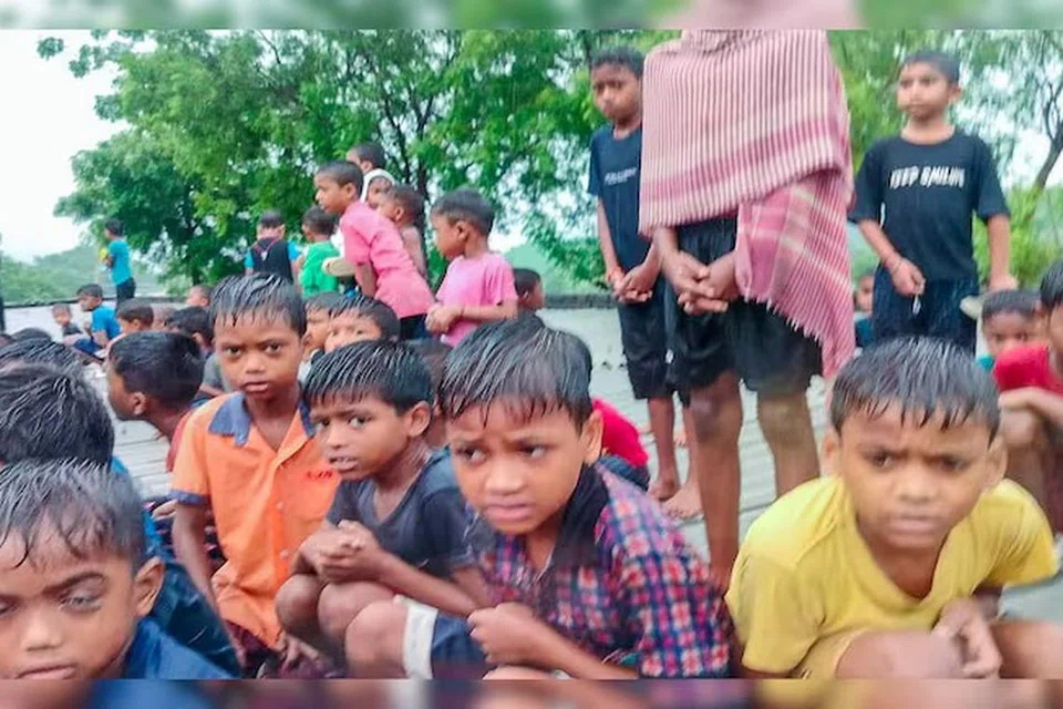 மறுஅறிவிப்பு வரும் வரை பள்ளி மூடப்படுவதாக அதிகாரிகள் தெரிவித்தனர். 