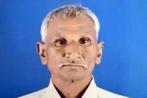 பாபுபாய் பிரஜாபதி.