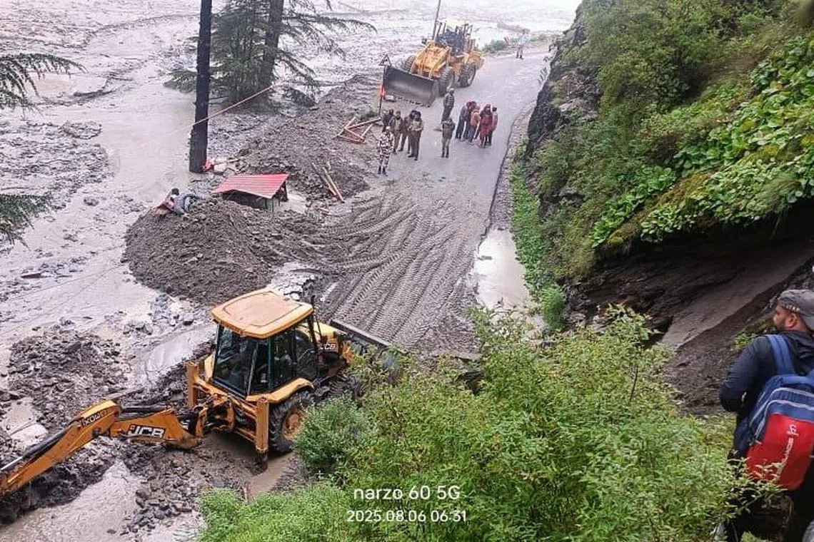 உத்தராகண்ட் வெள்ளத்தில் சிக்கித் தவிப்போரை மீட்கும் பணிகள் தீவிரம்