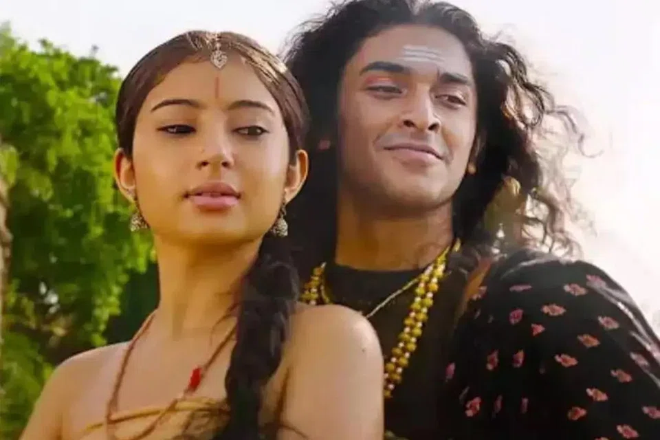 சாரா, சந்தோஷ்.