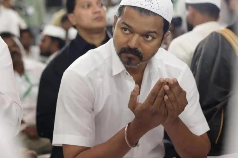 சென்னையில் நடைபெற்ற நோன்பு திறக்கும் நிகழ்ச்சியில் தவெக தலைவர் விஜய் பங்கேற்றார்.