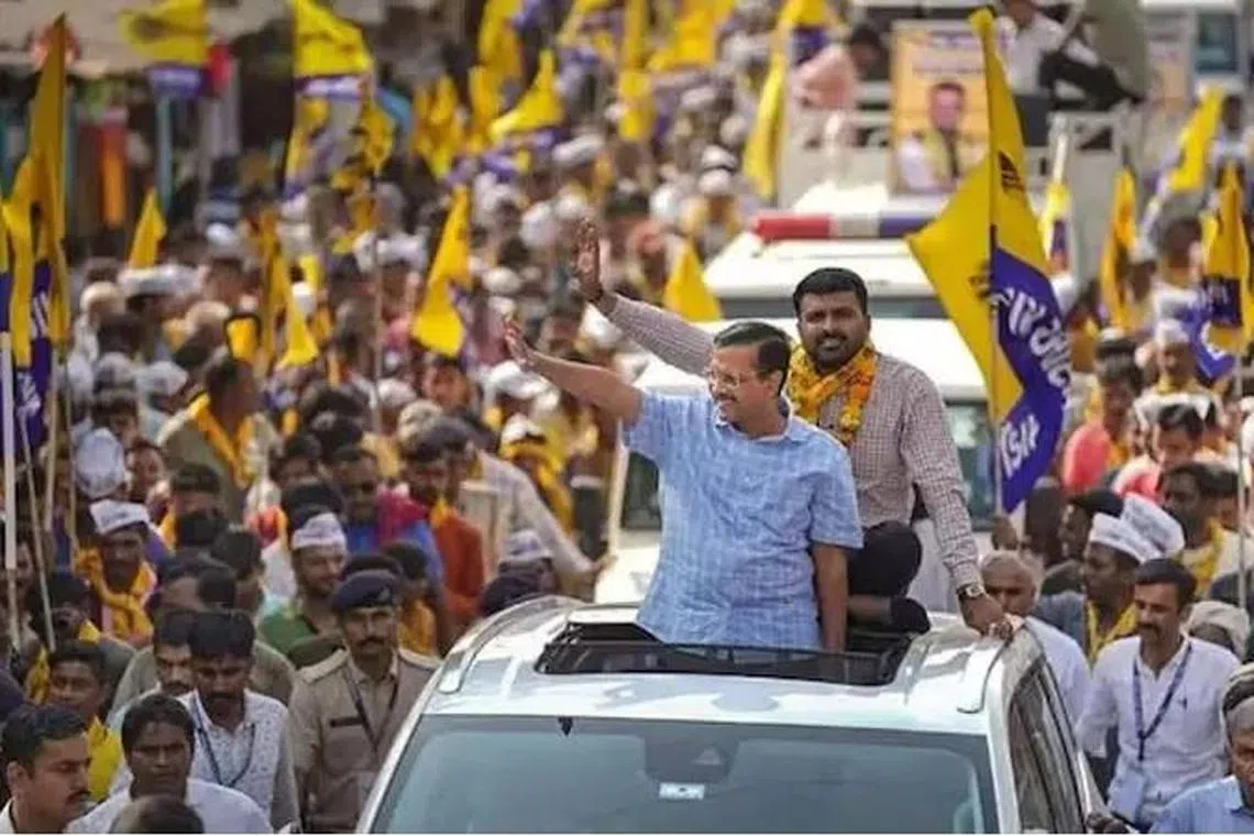 டெல்லி பெண்களுக்கு மாதம் ரூ.2,100 உதவித்தொகை: கெஜ்ரிவால் அறிவிப்பு