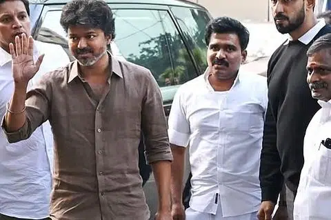 கரூரில் 41 பேர் உயிரிழந்தது தொடர்பான வழக்கில் தவெக கட்சித் தலைவர் விஜய்யிடம் மூன்றாவது முறையாக  டெல்லி,  சிபிஐ அலுவலகத்தில் ஞாயிற்றுக்கிழமை (மார்ச் 15) விசாரணை நடத்தப்பட்டது. 