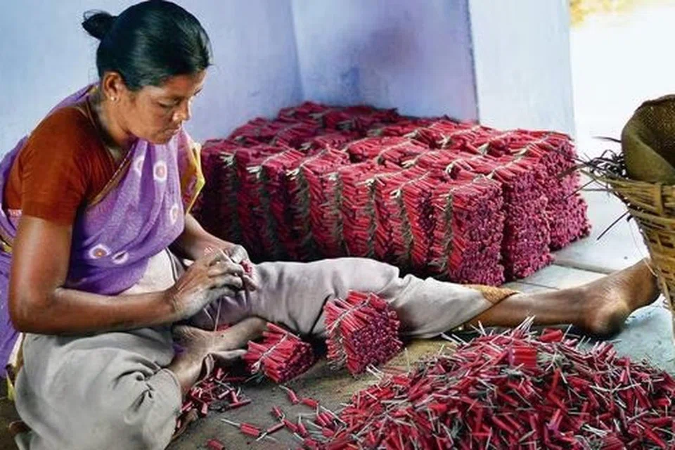 பட்டாசு ஆலைகளில் தொடர் விபத்துகள் நிகழ்ந்து வருகின்றன.