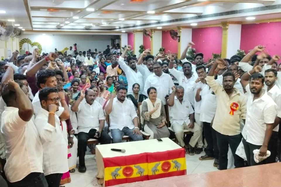 நாகை பகுதியில் தமிழக வெற்றிக் கழகத்துடன் இணைந்த பிற கட்சியினர்.
