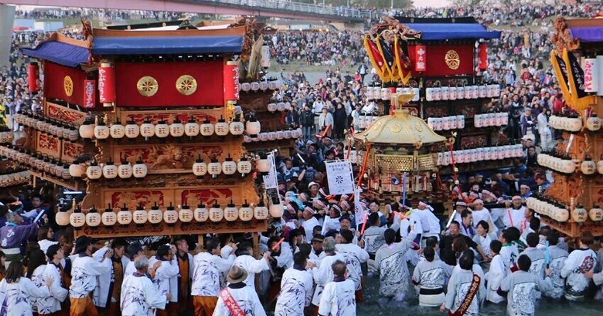 ஜப்பானியத் திருவிழாவில் மிதவையின் அடியில் சிக்கித் துணை மேயர் மரணம்