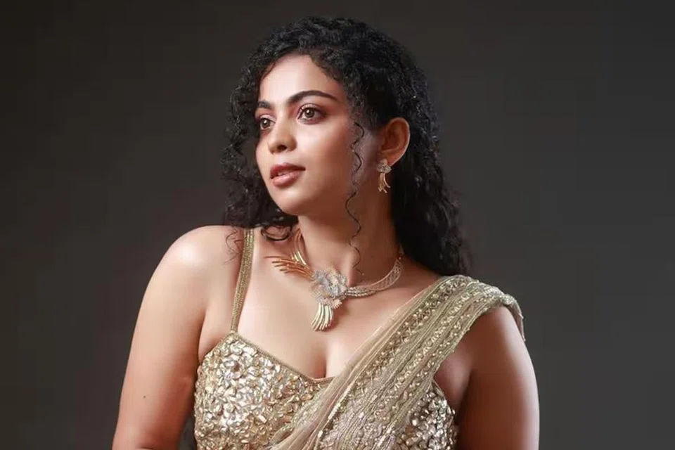 பாடினி குமார்.