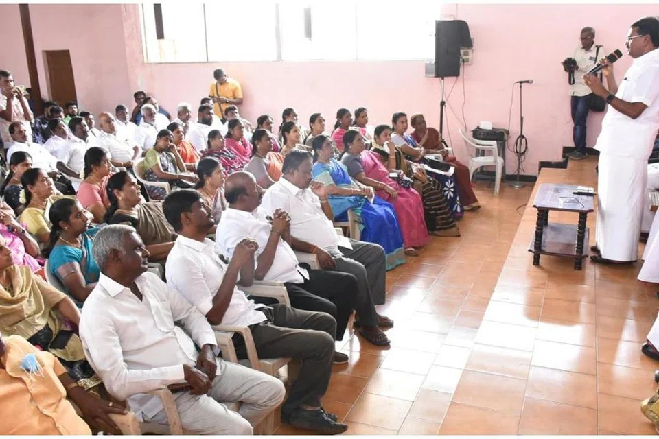 கோயம்புத்தூரில் நடந்த திமுக கவுன்சிலர்கள் கூட்டத்தில் மத்திய அரசின் நிதிநிலை அறிக்கையில் தமிழகம் புறக்கணிக்கப்பட்டுள்ளதைக் கண்டித்து தீர்மானம் நிறைவேற்ற முடிவு செய்யப்பட்டுள்ளது.