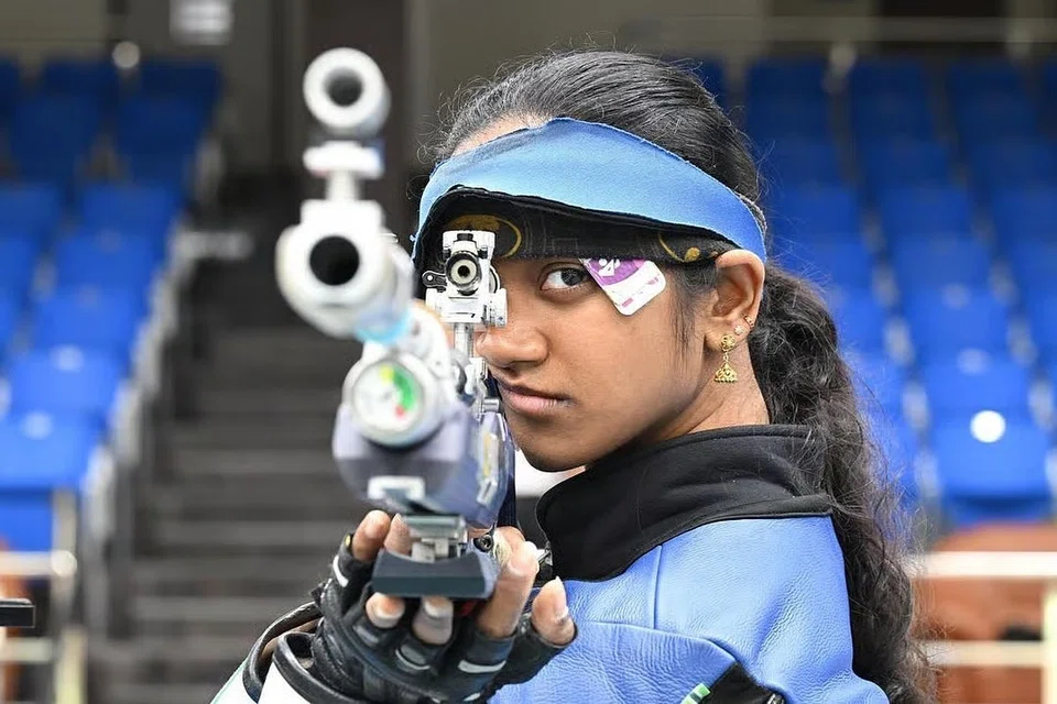 ஒரே நாளில் இரு வெள்ளிப் பதக்கங்களை வென்று நாட்டுக்குப் பெருமை சேர்த்துள்ளார் இளவேனில்.