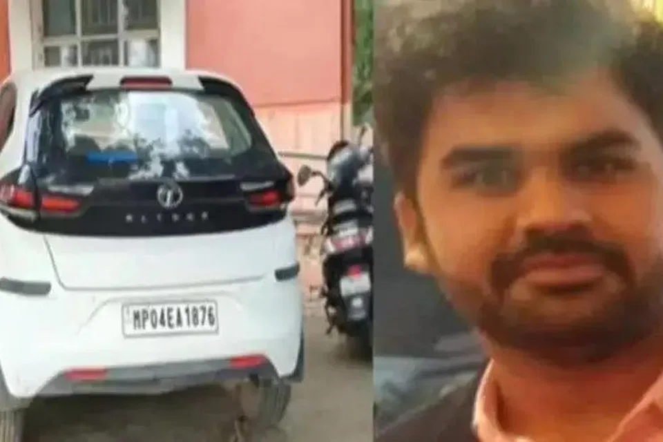 அங்கிட் திவாரி, அவர் பயன்படுத்திய கார்.