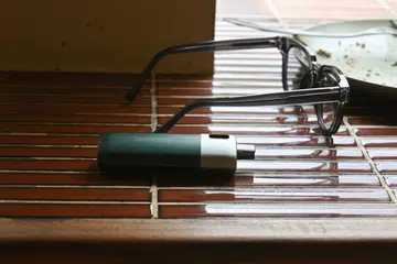 செப்டம்பர் 1க்கும் அக்டோபர் 12க்கும் இடையில் மொத்தம் 1,339 பேர் மின்சிகரெட் தொடர்பான குற்றங்களுக்காகப் பிடிபட்டனர்.