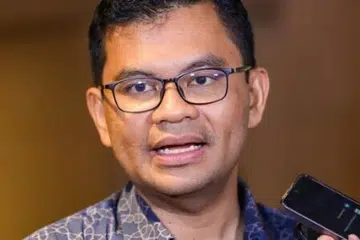 மலேசியப் பொருளியல் அமைச்சர் அக்மால் நஸ்ருல்லா முகமத் நசீர்.