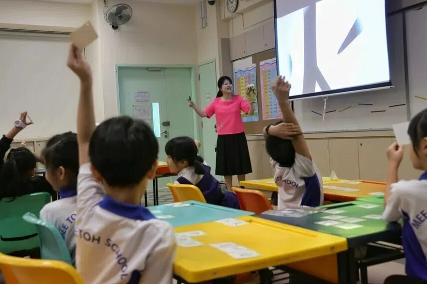 1,000 ஆசிரியர்களை வேலைக்கு எடுக்கும் திட்டம் சீராகச் செல்கிறது: கல்வியமைச்சு