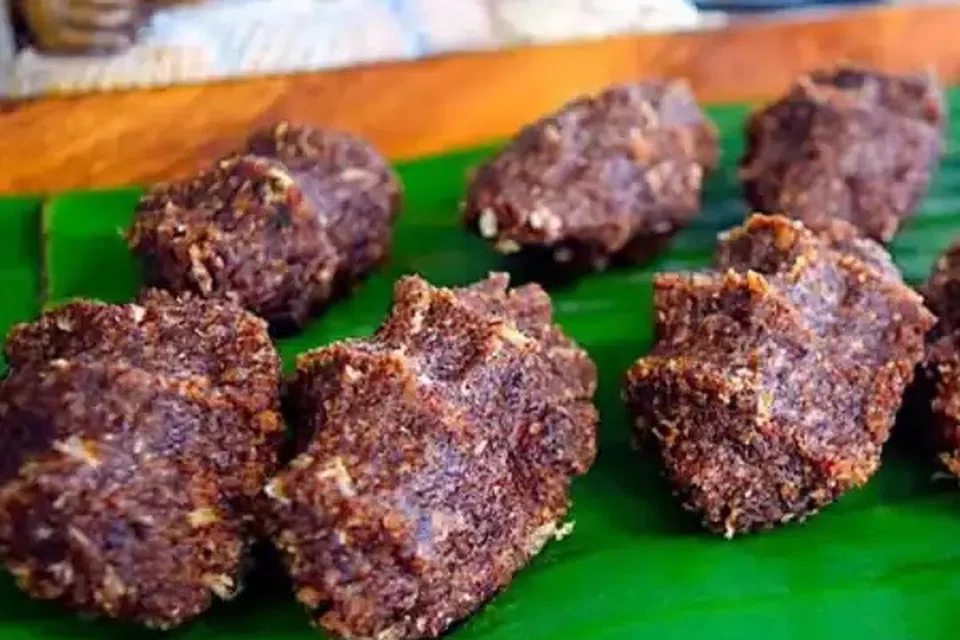 செவ்வாழை கொழுக்கட்டை.