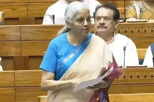 எதிா்பாராத நெருக்கடியைச் சமாளிக்க ரூ.1 லட்சம் கோடி: அரசின் முன்மொழிவுக்கு மக்களவை ஒப்புதல்