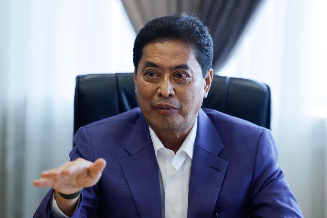 1.1 பில்லியன் ரிங்கிட் ஒப்பந்தம் தொடர்பாக முன்னாள் அமைச்சர் உட்பட 12 பேரிடம்  விசாரணை