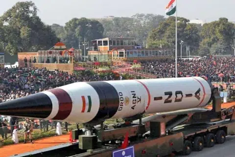 அமெரிக்​கா, ரஷ்​யா, சீனா, பிரான்​ஸ், பிரிட்​டன் ஆகிய ஐந்து நாடு​கள் மட்​டுமே கண்​டம் விட்டு கண்​டம் பாயும் ஏவு​கணை சக்​தி​யைக் கொண்​டுள்​ளன.