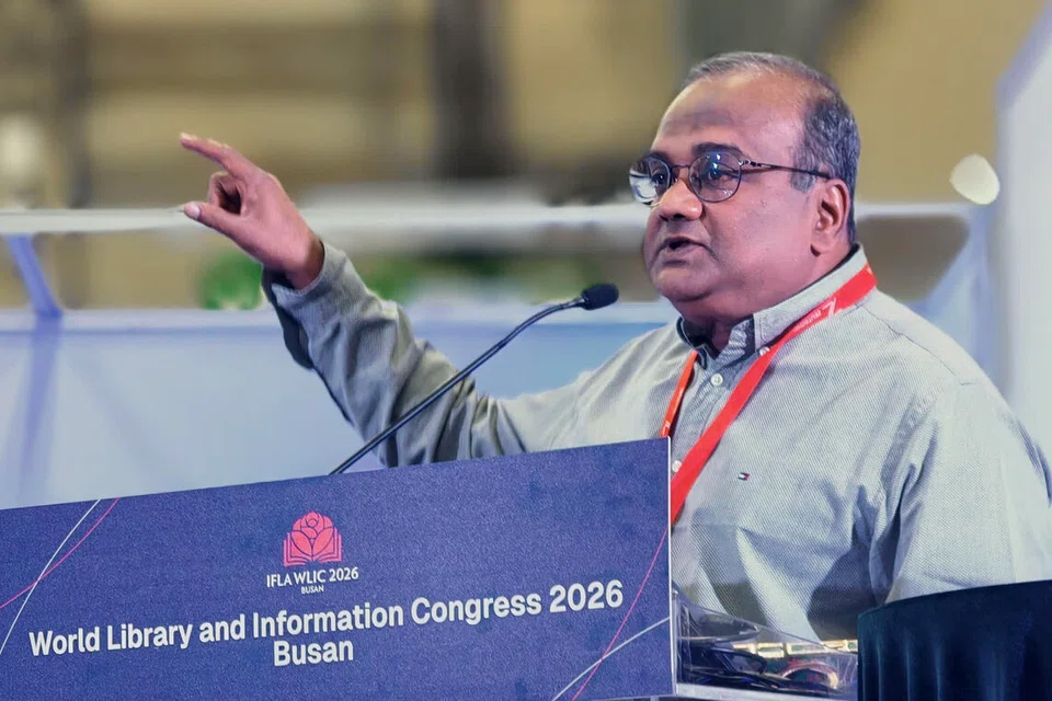 தேசிய நூலக வாரியத்தின் உதவி இயக்குநரும் முதன்மை நூலகருமான திரு அழகிய பாண்டியன் தென்கொரியாவின் பூசான் நகரில் நடந்த அனைத்துலக நூலகர்கள் மாநாட்டில், சிங்கப்பூர்த் தமிழர் கலைக்களஞ்சியம் உருவான வரலாற்றை விவரித்தார்.