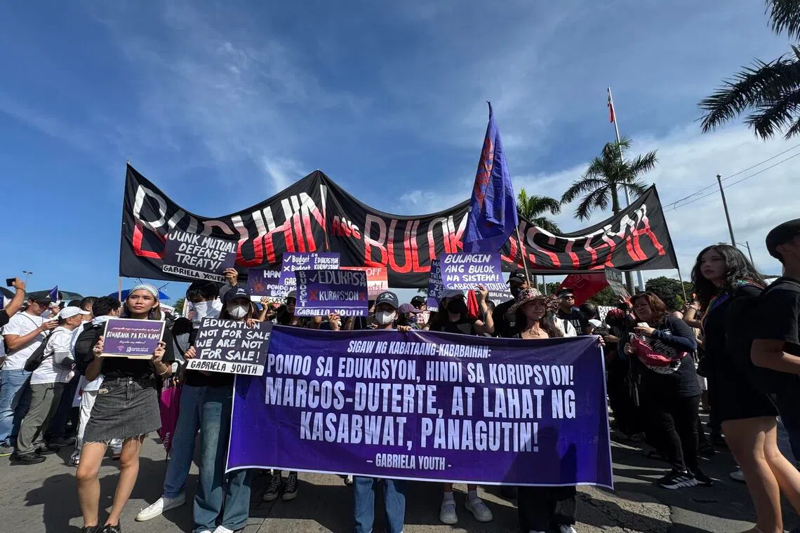 ‘திருடிய பணத்தை திரும்பத் தருக’: பிலிப்பீன்ஸ்சில் அமைதிப் பேரணி