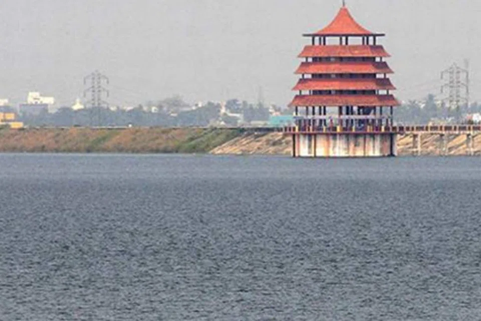 செம்பரம்பாக்கம் ஏரி சென்னையின் குடிநீர் ஆதாரமாக உள்ளது.