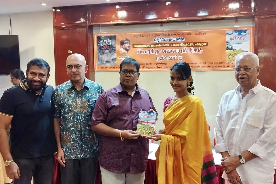 நூல்வெளியீட்டில் பங்கேற்ற மாடர்ன் மோண்டிசோரி இன்டர்நேஷனல் குழுமத் தலைவர் டாக்டர் டி. சந்துரு , இந்திய மரபுடைமை நிலையத் தலைவர் ரா. ராஜாராம், கவிஞர் நெப்போலியன், கலைஞர் விக்னேஸ்வரி, முஸ்தபா தமிழ் அறக்கட்டளைத் தலைவர் மு.அ. முஸ்தபா. 