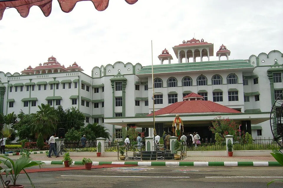 உயர் நீதிமன்ற மதுரைக் கிளை.