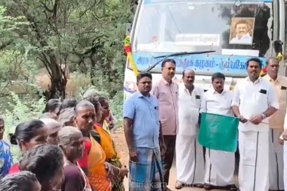 முதன்முறையாக ஊருக்குள் வந்த பேருந்தை கிராம மக்கள் வரவேற்றனர்.