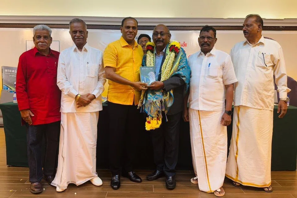(இடமிருந்து) கவிஞர் பிச்சினிக்காடு இளங்கோ, நா. ஆண்டியப்பன், எம். சரவணன், சகாதேவன், பெ. இராஜேந்திரன், மன்னர் மன்னன். 