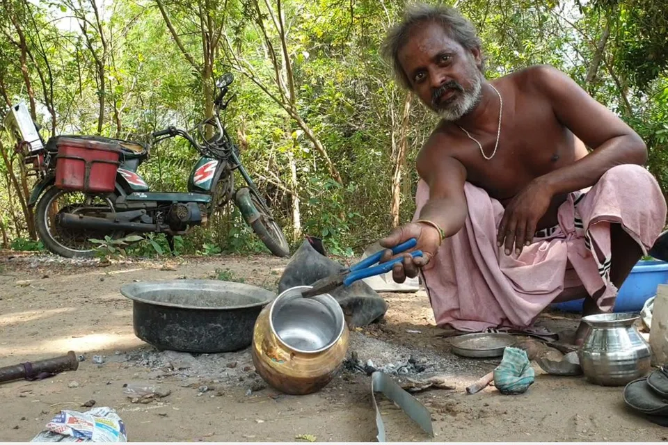 ஈயம் பூசிய இந்தச் சொம்பு, பயனீட்டைப் பொறுத்து ஐந்து ஆண்டுகள்கூட ஈயம் கெடாமல் இருக்கும் என்றார் திரு சஞ்சீவி.