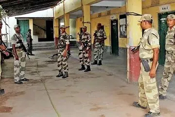 வாக்குச்சாவடிகள் தீவிரக் கண்காணிப்பின் கீழ் வைக்கப்பட்டுள்ளதாக தேர்தல் ஆணையம் அறிவித்துள்ளது. 