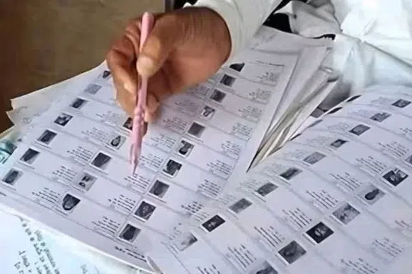 வாக்காளர் பட்டியல் திருத்தம்: திமுக மனுவைத் தள்ளுபடி செய்ய தேர்தல் ஆணையம் கோரிக்கை