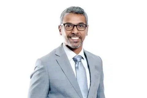 அனுபவங்களிலிருந்து கற்றுக்கொண்ட 48 வயது சக்திவேல், பிறருக்கு ஊக்கம் தரும் பயிற்றுவிப்பாளராகத் திகழ்கிறார். 