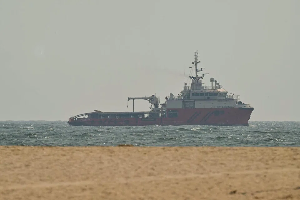 கடந்த வெள்ளிக்கிழமை (ஜூலை 10) ஹோர்முஸ் நீரிணை வழியாகச் சென்ற கப்பல் ஒன்று.