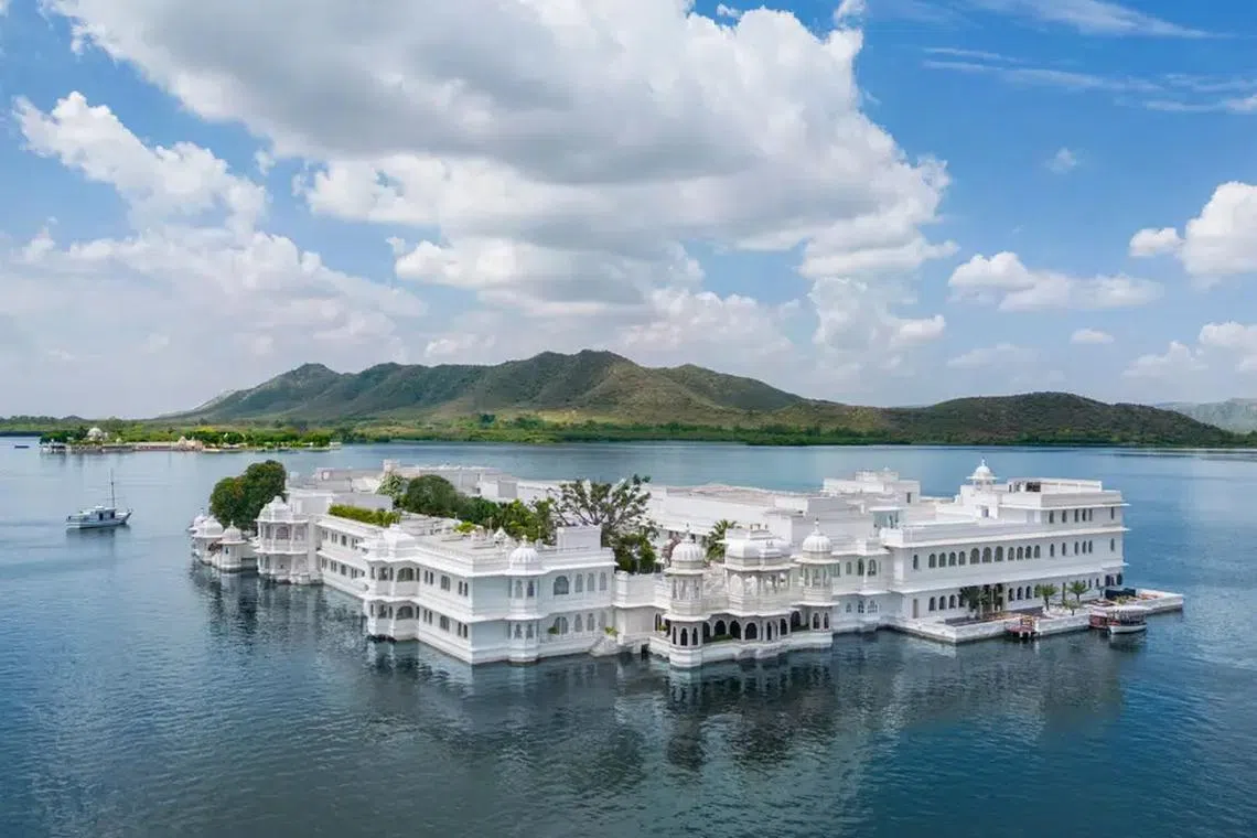 ஆடம்பர சொகுசு தங்கும் விடுதிகளாக மாற்றப்பட்ட இந்தியர்களின் அரண்மனைகள்