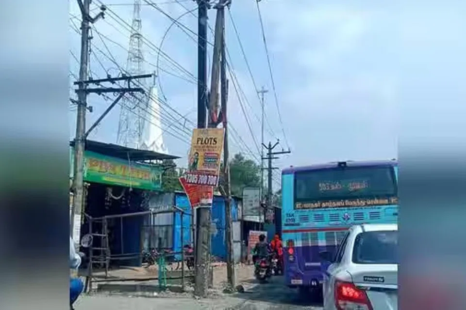 போக்குவரத்துக்கு தடையாக கனரக வாகனங்களை நிறுத்திய படக்குழுவால் பொதுமக்களுக்கு இடைஞ்சலாக இருந்ததால் படப்பிடிப்பு பாதியிலேயே நிறுத்தப்பட்டது.