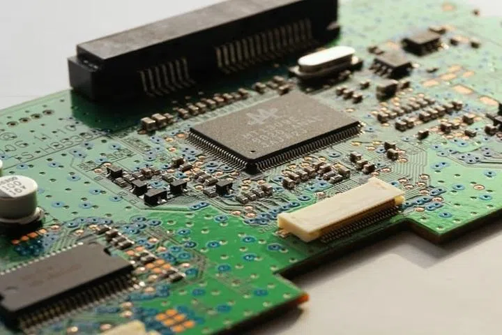 பகுதி மின்கடத்தி சில்லு தயாரிப்பில் இந்தியா ரூ.1,000 கோடி முதலீடு