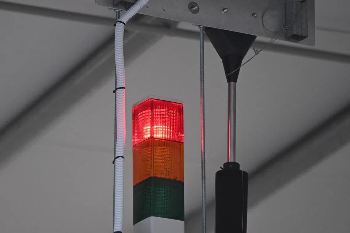 கிளமெண்டி சமூக மண்டபத்தில் சத்தக் கண்காணிப்பு ஒளி