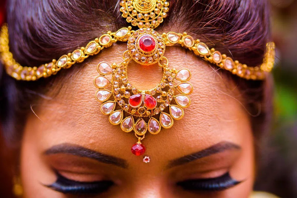 இடிஎஃப், மின்னிலக்கத் தங்க முதலீடு எனப் பல புதிய அம்சங்கள் வந்தாலும், ஆபரணத் தங்கம் மீதான மோகம் குறையவில்லை என்பதால், விலைச்சரிவு பொதுமக்களுக்கு நற்செய்தியாகவே அமைந்துள்ளது என்கின்றனர் வணிகர்கள்.