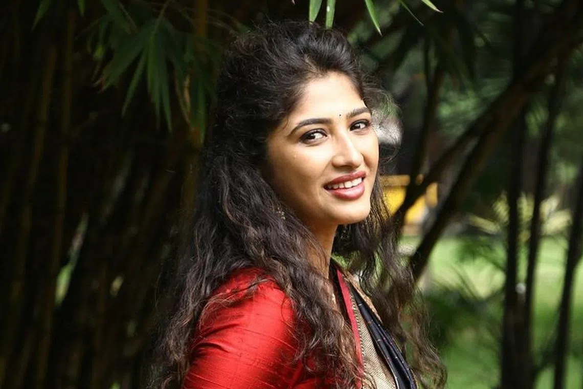 குறும்புத்தனமாக நடிப்பதுதான் மிகவும் கடினம்: ரோஷினி