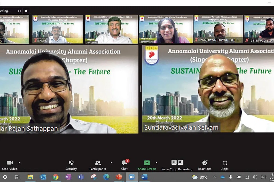 மெய்நிகர் நிகழ்ச்சியில் அண்ணாமலைப் பல்கலைக்கழக முன்னாள் மாணவர் சங்கத் தலைவர் சௌந்தர ராஜன் (இடம்), சிங்கப்பூர் நிர்வாகப் பல்கலைக்கழகத்தின் வளாகக் கட்டமைப்புப் பிரிவுத் துணைத்தலைவர் சுந்தர் செல்வம் (வலம்) உள்ளிட்டோர் கலந்துகொண்டனர். படம்: ஏற்பாட்டுக் குழு